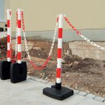 עמוד עם שרשרת