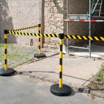 עומד הפרדה עם חגורה