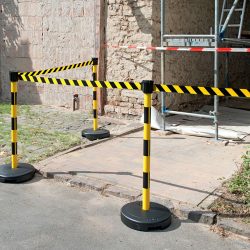 עומד הפרדה עם חגורה