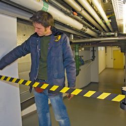 עמודי חסימה עם חגורה